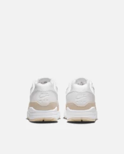 Nike WMNS Air Max 1 Premium (Summit White/Sanddrift-Phantom) 11 Nike WMNS Air Max 1 Premium (Summit White/Sanddrift-Phantom) -Outfit Verkoop FB5060 100 4 scaled