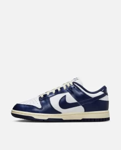 WMNS Nike Dunk Low PRM (White/Midnight Navy-Coconut Milk) 5 WMNS Nike Dunk Low PRM (White/Midnight Navy-Coconut Milk) -Outfit Verkoop FN7197 100 2 scaled