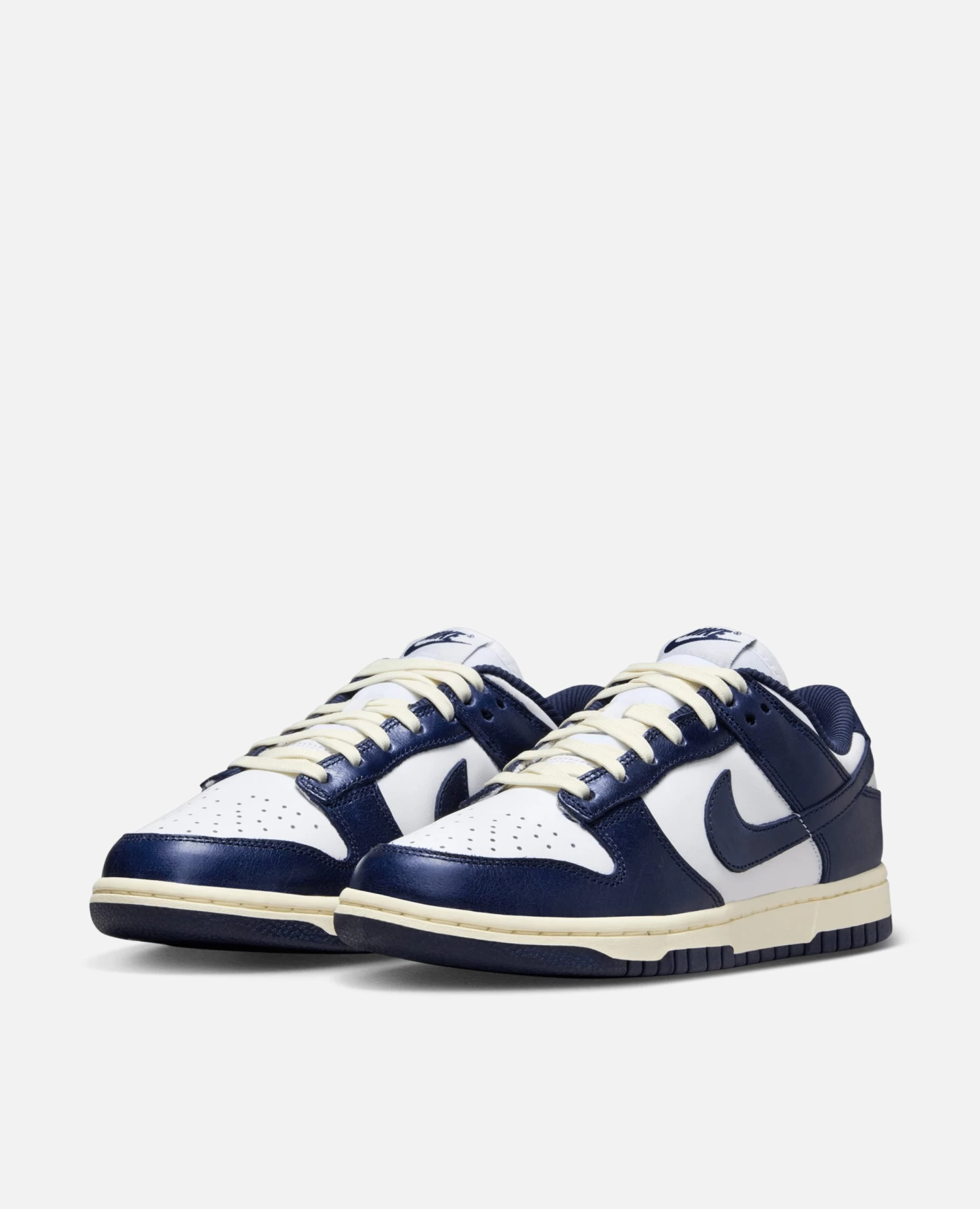 WMNS Nike Dunk Low PRM (White/Midnight Navy-Coconut Milk) 2 WMNS Nike Dunk Low PRM (White/Midnight Navy-Coconut Milk) - Afbeelding 2