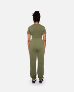 Patta Femme Basic Fitted T-Shirt (Olivine) -Outfit Verkoop POC FEM BC BTS 002PATTAFEMMEBASICBOXYPOCKETTSHIRTOLIVINEandPOC FEM BC JP 002PATTABASICJOGGINGPANTSOLIVINE 2 30150996 6a20 4757 acd9 a31e9e93239b scaled