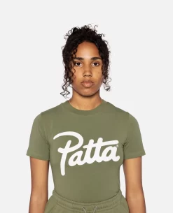Patta Femme Basic Fitted T-Shirt (Olivine) -Outfit Verkoop POC FEM BC BTS 002PATTAFEMMEBASICBOXYPOCKETTSHIRTOLIVINEandPOC FEM BC JP 002PATTABASICJOGGINGPANTSOLIVINE 4 59adf5d7 9508 4d3d 9510 16418b125964 scaled