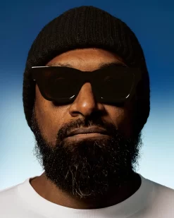 Patta Gold Stamp Sunglasses (Black) -Outfit Verkoop 230612 SUNGLASSES 2 X4X5 scaled